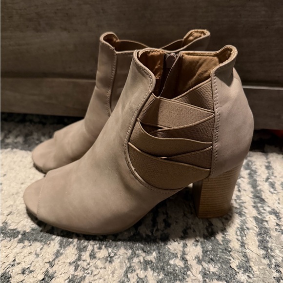 Charlotte Russe Taupe Peep-Toe Heels - Picture 2 of 3
